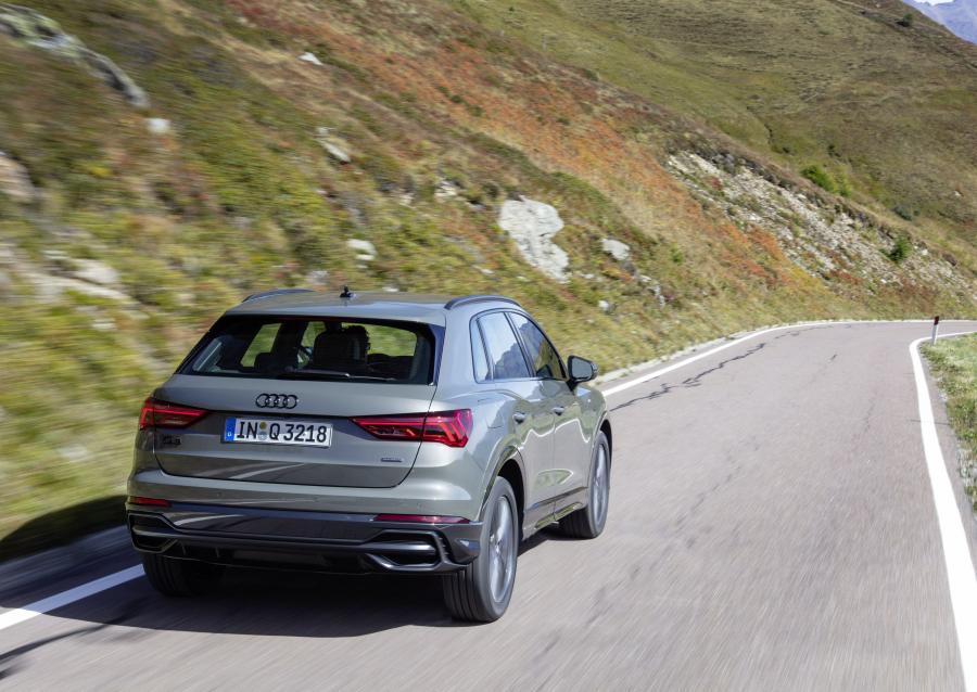  Audi Q3 Quattro S-Line Edition One 2018 года  (WW) (фото 19 из 30)